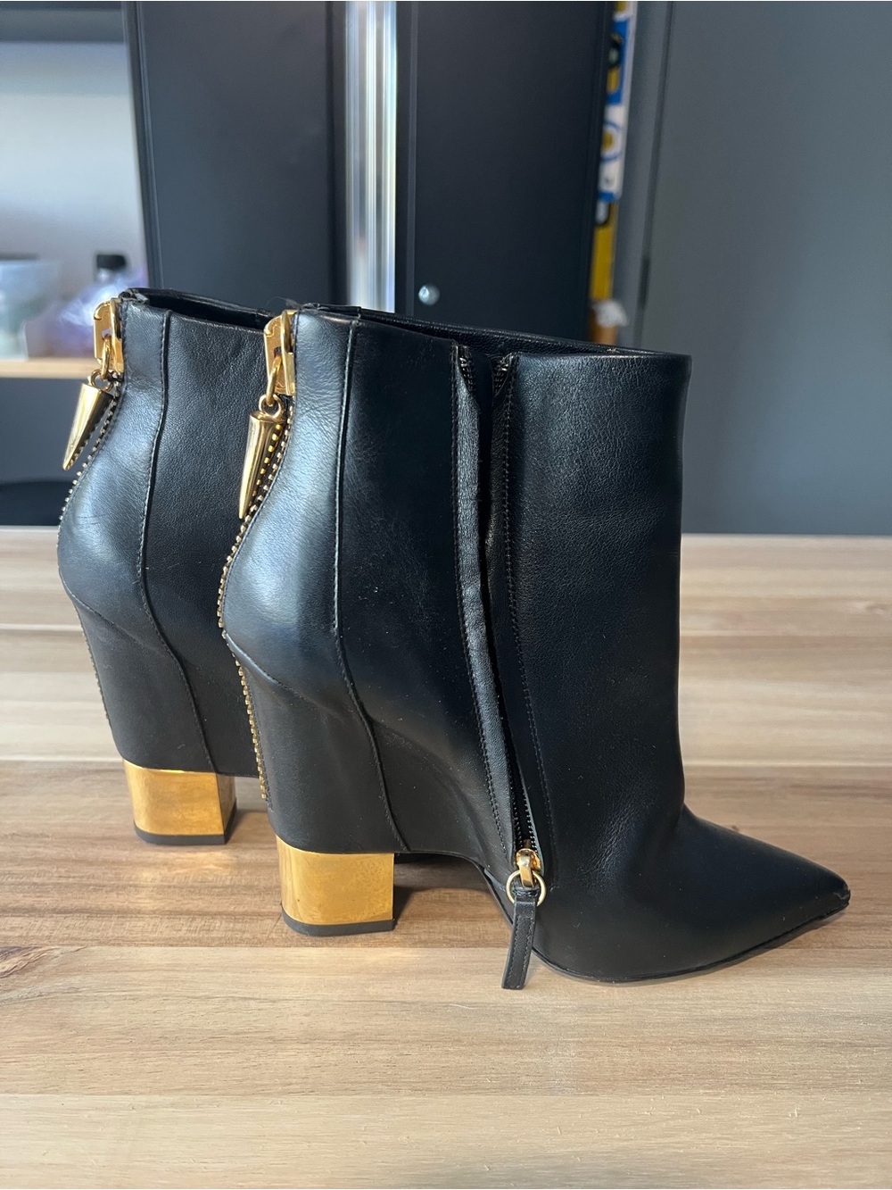 Giuseppe Zanotti Black Leather Pointed Toe Ankle Booties - Picture 3 of 4